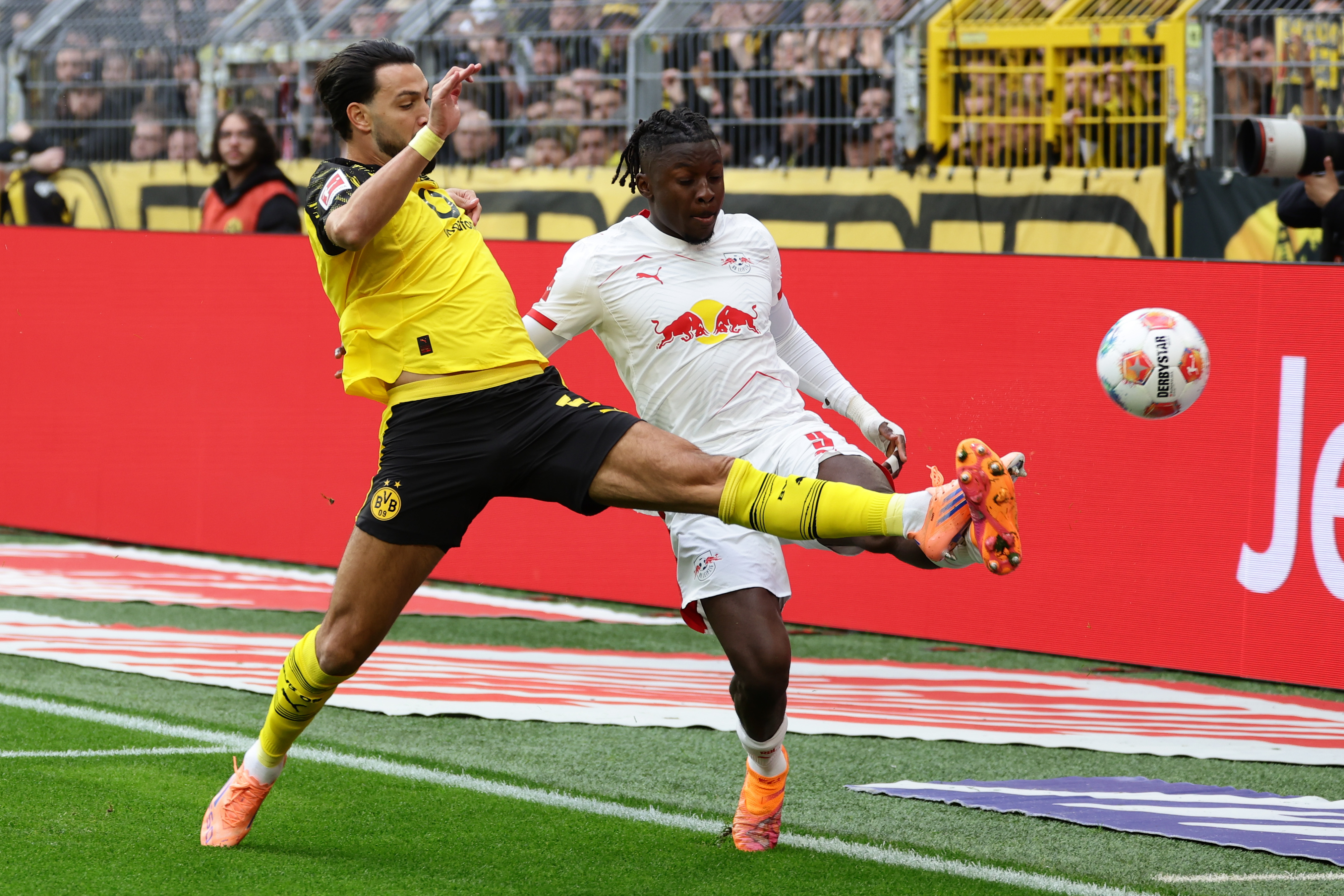 包含清晨莱比锡备战德甲;临场应变细节曝光;信心回归;资深球员宣示担当的词条 包含清晨莱比锡备战德甲;临场应变细节曝光;信心回归;资深球员宣示担当的词条