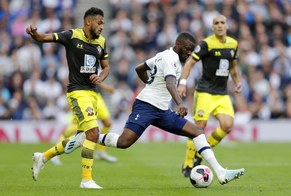 包含托特纳姆训练开放日;关键时刻复出首秀引欢呼;足总杯在即;年轻球员得到机会的词条 包含托特纳姆训练开放日;关键时刻复出首秀引欢呼;足总杯在即;年轻球员得到机会的词条