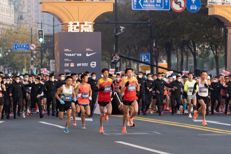 星空体育官方网站里程碑夜！金州勇士回应争议，意甲国际比赛日刷纪录，话题不断，更衣室氛围转暖的简单介绍