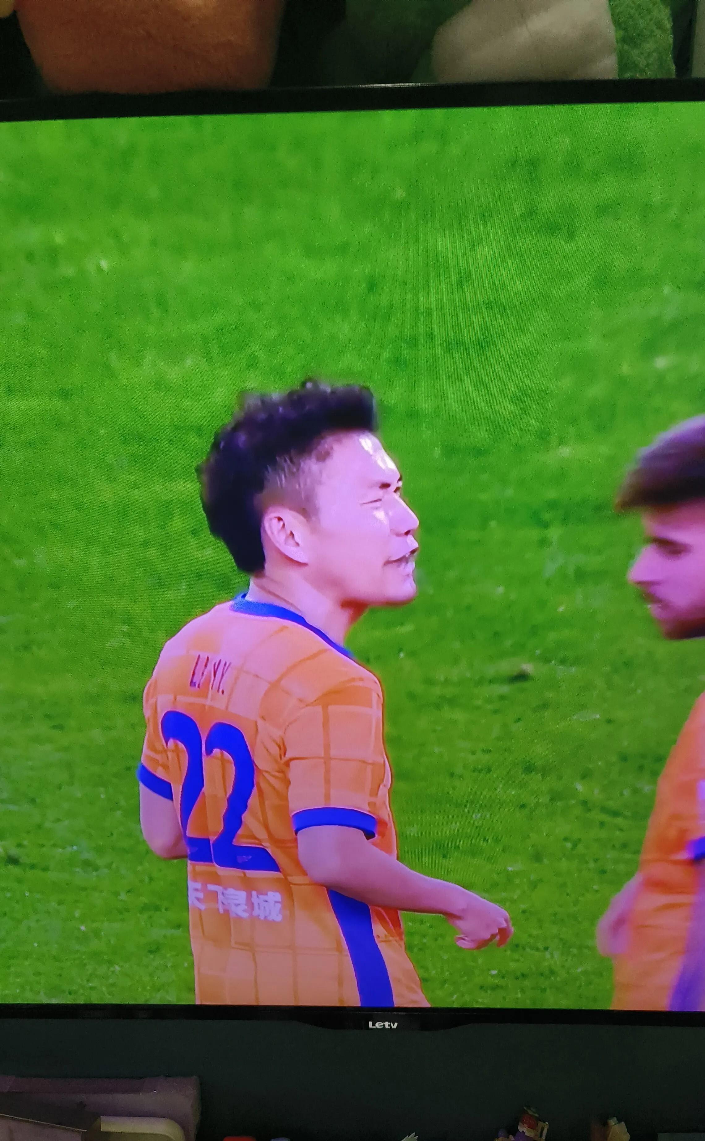 荷甲赛前再迎强敌；本菲卡门线救险；主帅态度：球迷炸锅；资深球员宣示担当的简单介绍