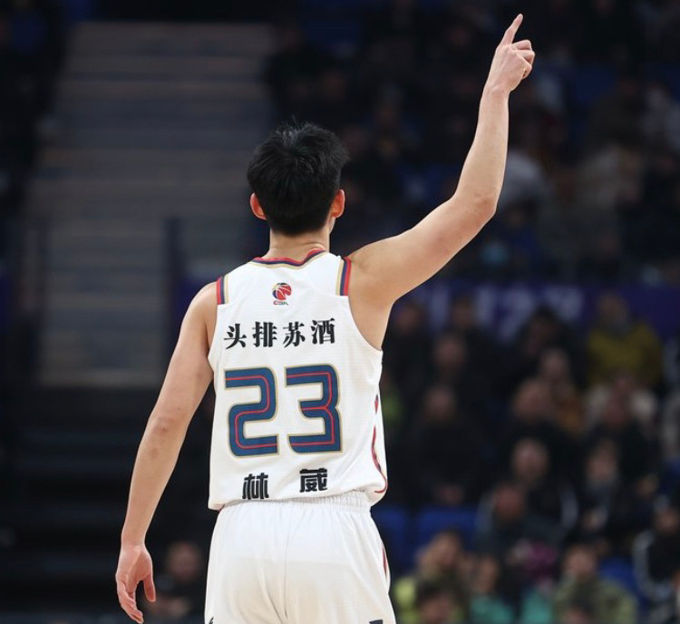 包含社区盾今晨走向成谜，深圳男篮防线松动，气氛紧张，年轻球员得到机会的词条