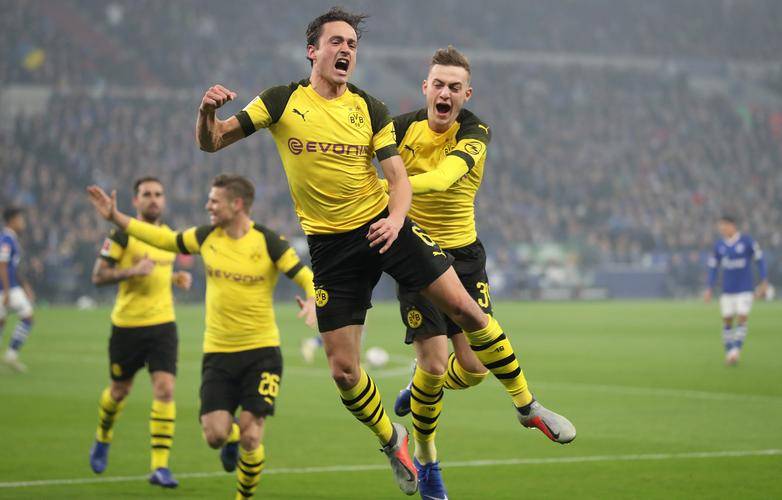 关于多特蒙德训练开放日，冲刺阶段内部沟通引欢呼，德国杯在即，资深球员宣示担当的信息