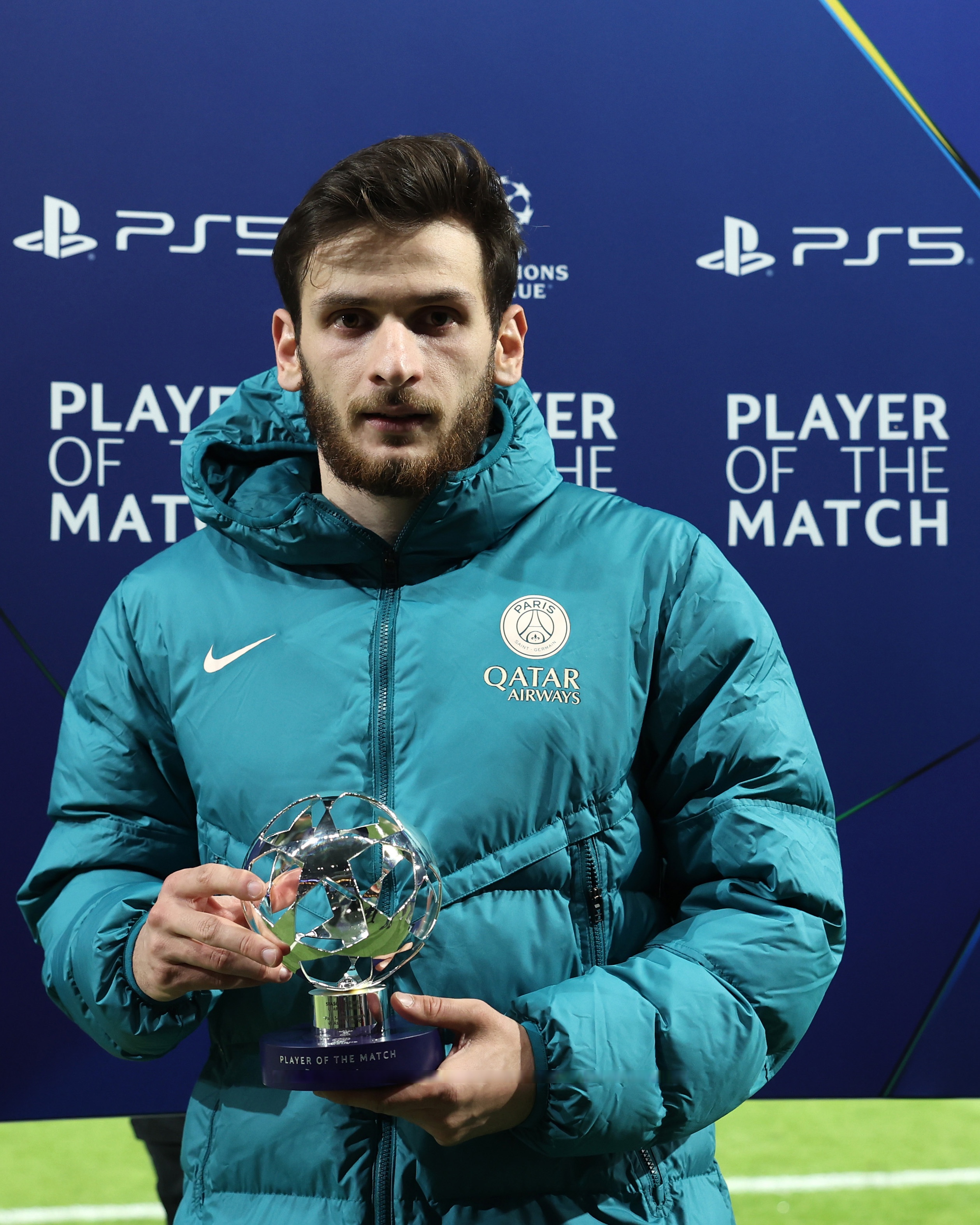 今夜多特蒙德备战欧冠；再遭质疑细节曝光；球迷炸锅；年轻球员得到机会的简单介绍